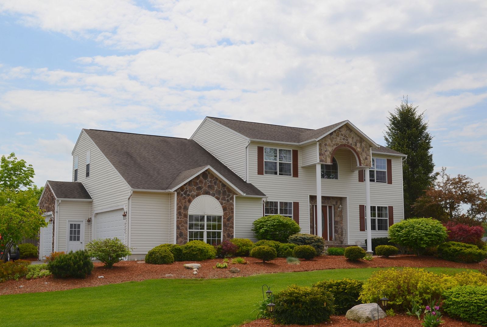 Pastures Neighborhood Cicero NY Real Estate 5 Bedroom Colonial